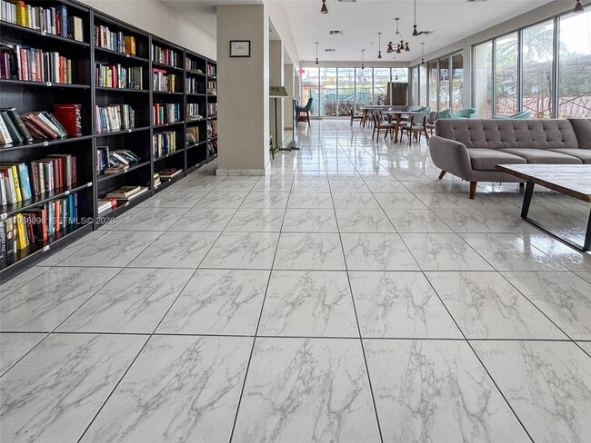 Building Photo - 9225 Collins Ave