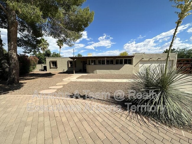 Building Photo - 7740 E Manor Pl