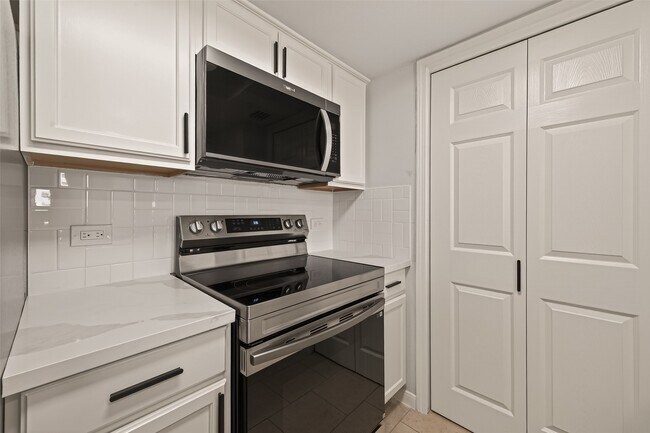 Building Photo - 3525 Sage Rd