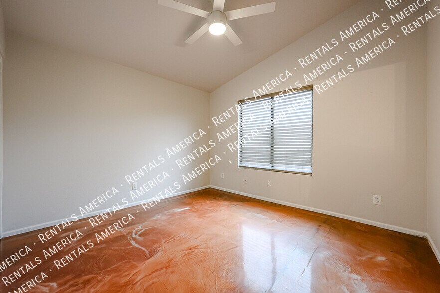 Building Photo - 1243 W Iris Dr