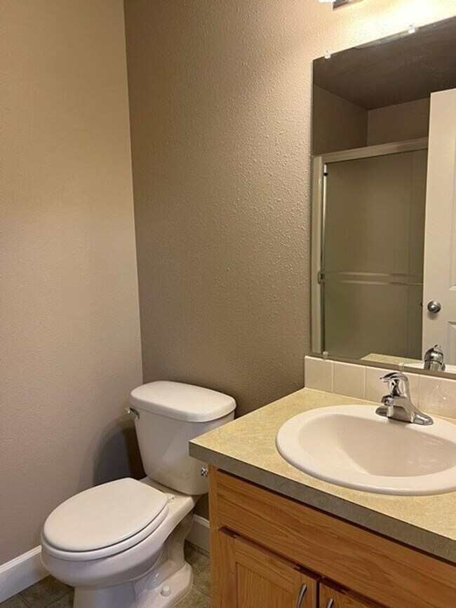 Building Photo - 3Bd/2Ba Single Story House - Available to View!