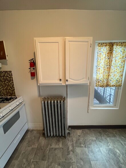 Building Photo - 117 1/2 N Penn St