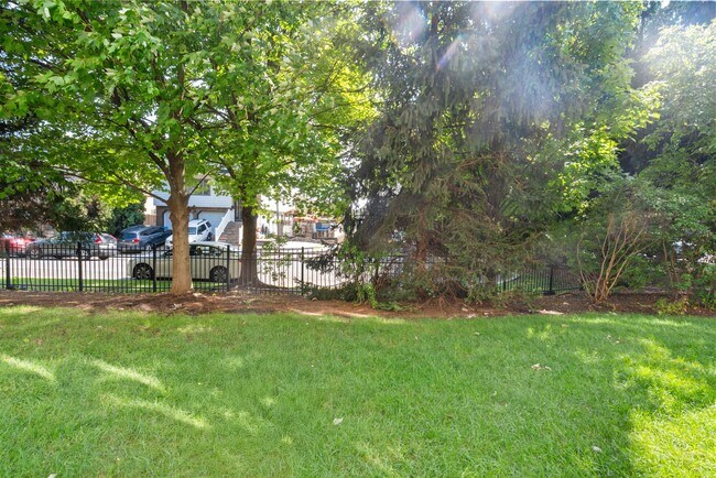 Building Photo - 209 Blue Heron Dr