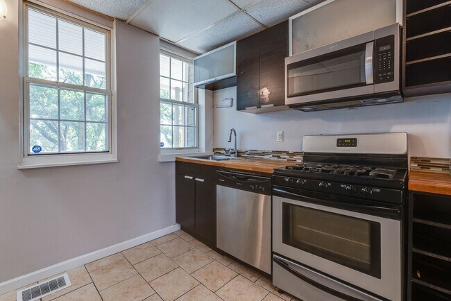 Building Photo - 2013 Gregory St