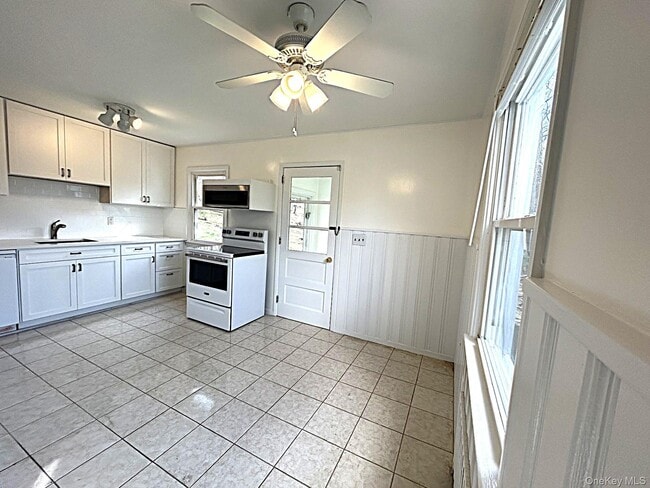 Building Photo - 8 Ridge St