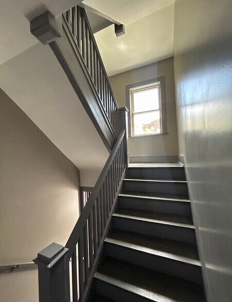 Building Photo - 7730 S Cornell Ave