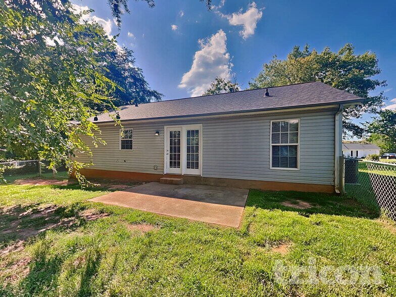 Building Photo - 115 Shenandoah Loop