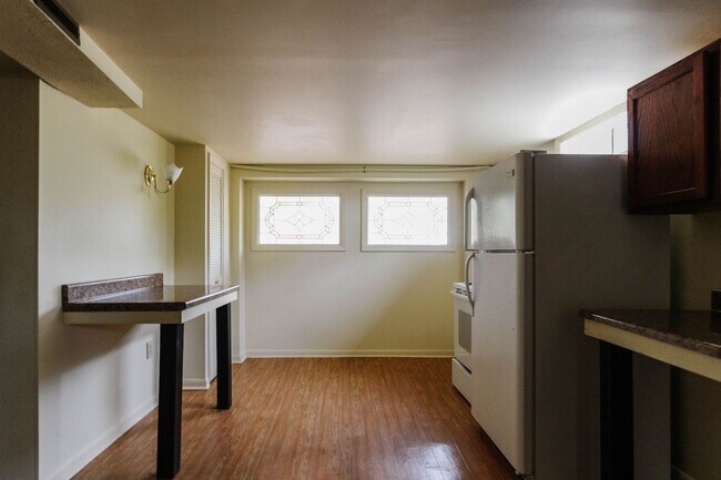 Building Photo - 1506 W White River Blvd