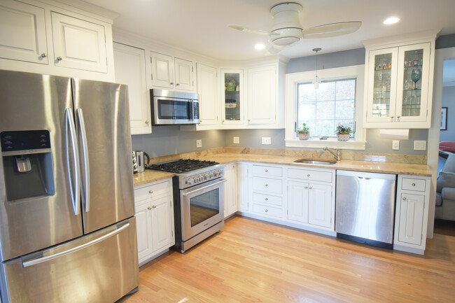 Stainless Kitchen - 164 Florence Rd