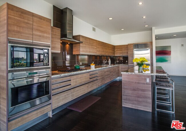 Building Photo - 3111 Vía Dolce