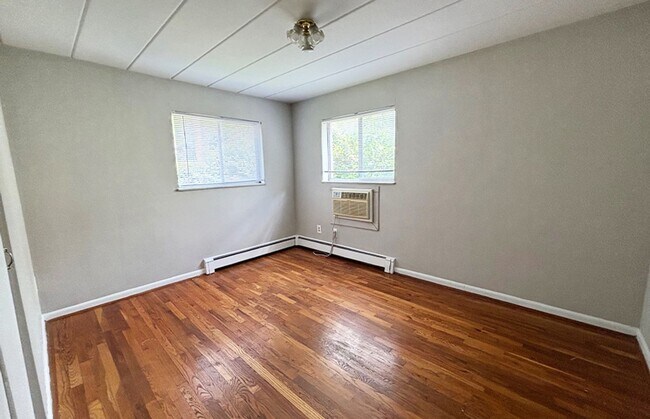 Building Photo - 539 Lowell Ave