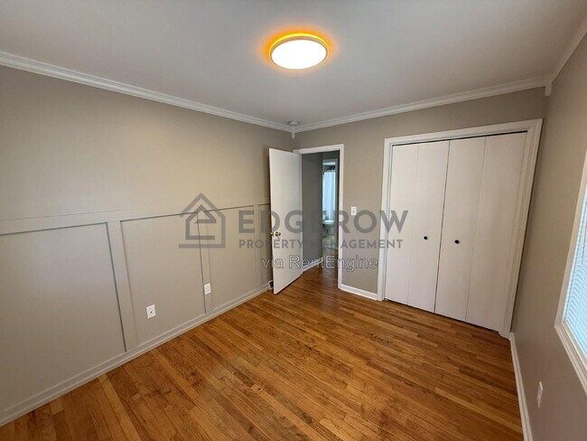 Building Photo - 1240 Emerald Ave NE