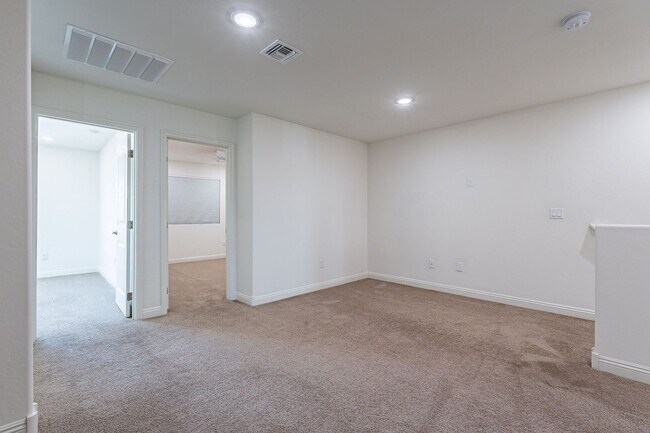 Building Photo - 4 bedroom home for rent