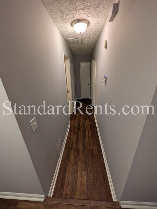 Building Photo - 8121 Winewood Way