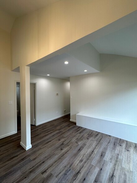 Building Photo - 3623 W 105th St