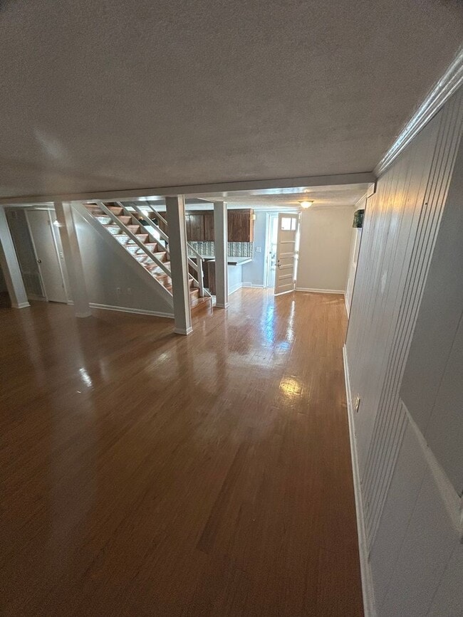 Building Photo - Beautiful 3 bed 3 bath home with finished ...