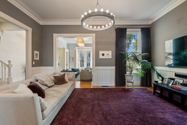 Building Photo - 2866 Pine St