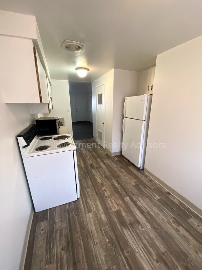 Building Photo - 218 Edith Ave S