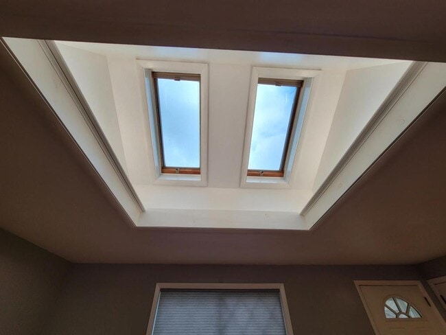 Building Photo - 137 Rosemont Dr