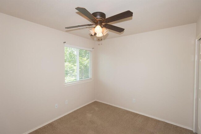 Building Photo - 1521 Huckleberry Ln