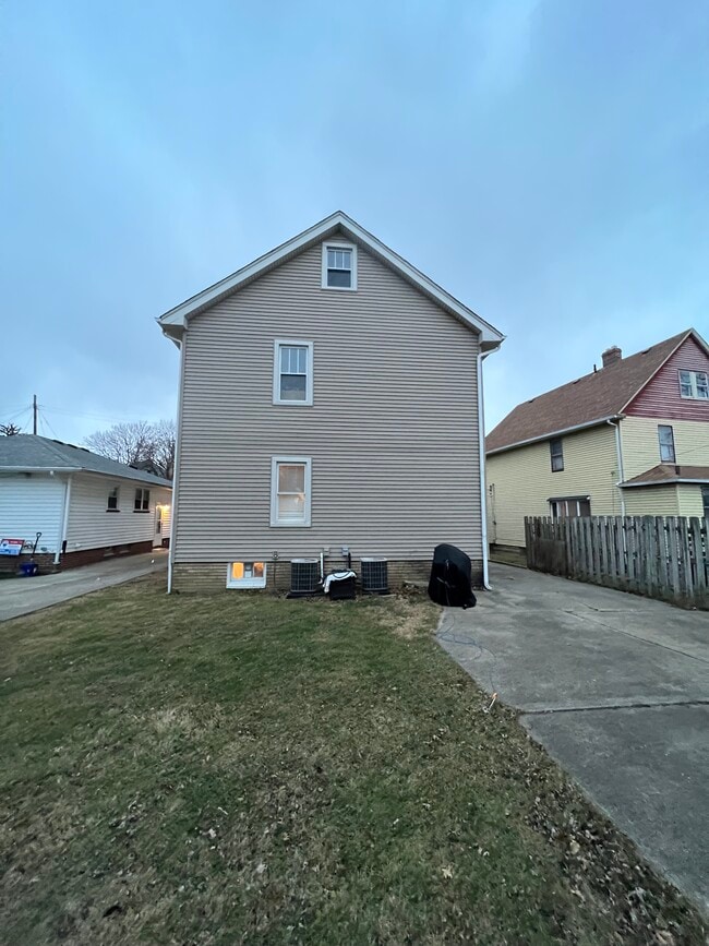 Building Photo - 1475 Winton Ave