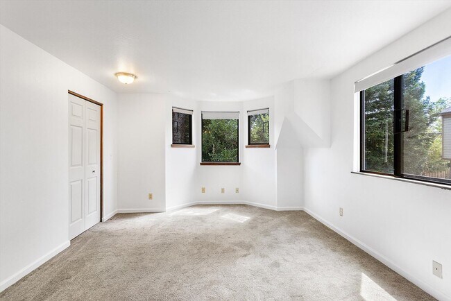 Building Photo - 1527 Verdi St