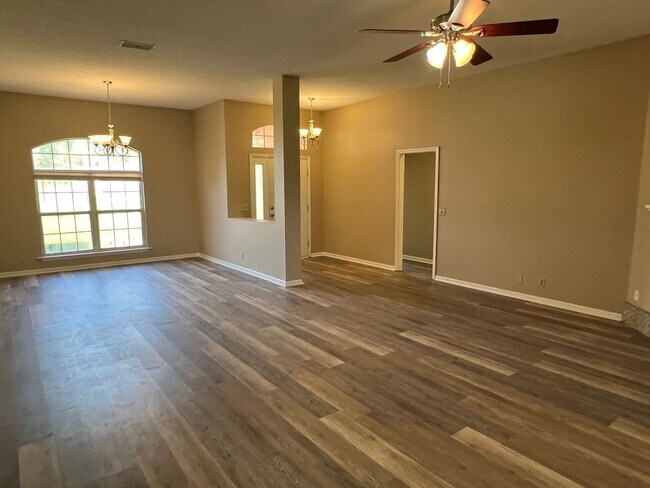 Building Photo - 25% off of 2nd month's rent with a 24 month Lease Agreement.