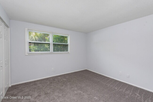 Building Photo - 1734 Avocado Ave