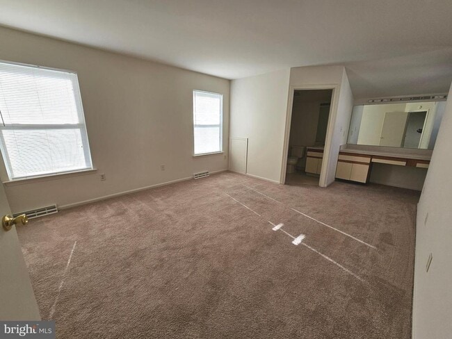 Building Photo - 38 Heatherfield Way