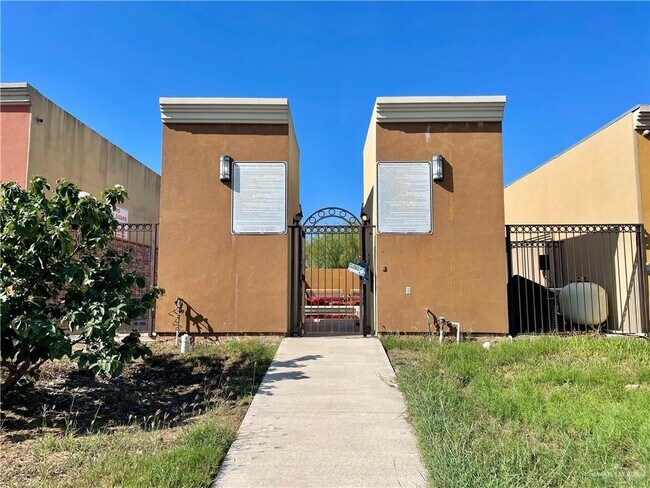 Building Photo - 19 Regal Dr