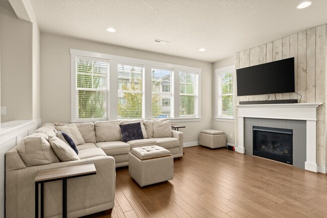 Building Photo - GORGEOUS SHERWOOD 3 BED/2.5 BATH+ OFFICE O...