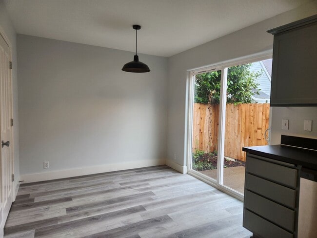 Building Photo - 1721 Mill Alley