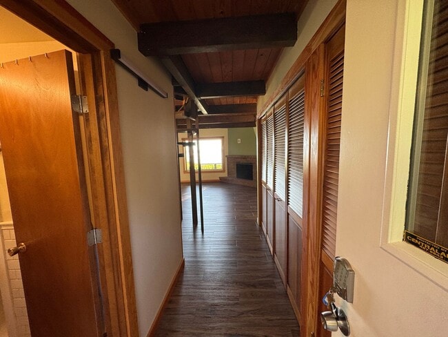 Building Photo - Beautiful Ocean Front Home in Seal Rock!