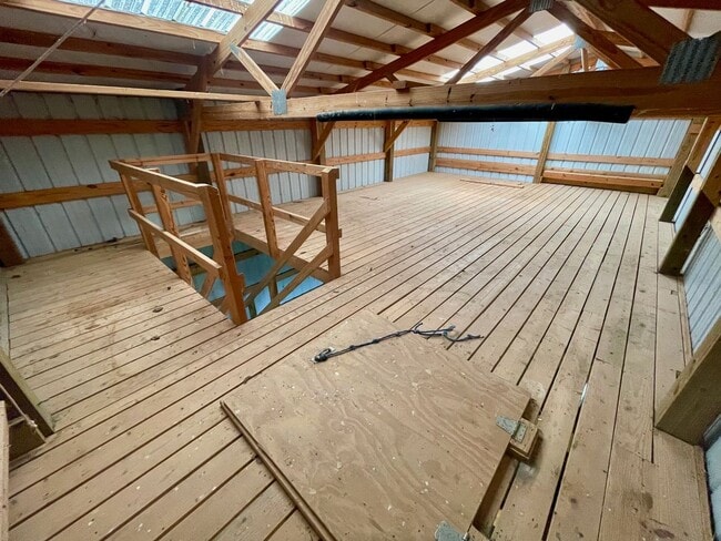 Building Photo - Unique 4 Bedroom Home on Dead-End Road w/ 6 Acres
