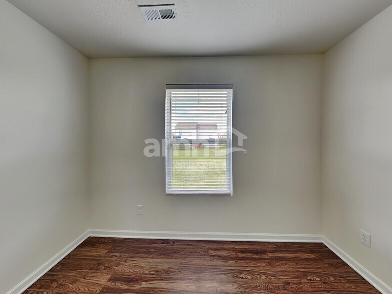 Building Photo - 1245 Cloverview St