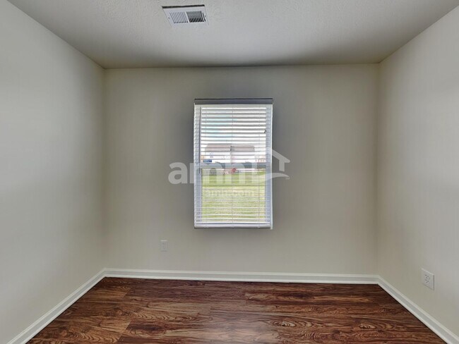 Building Photo - 1245 Cloverview St