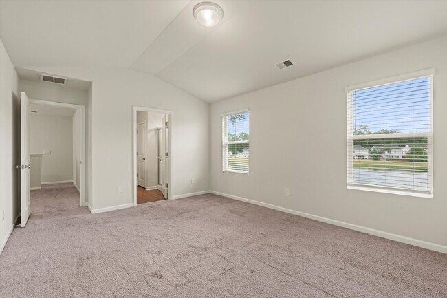 Building Photo - 4 Bedroom, 2.5 baths, with a 2 car garage located in Shell Point Farm.