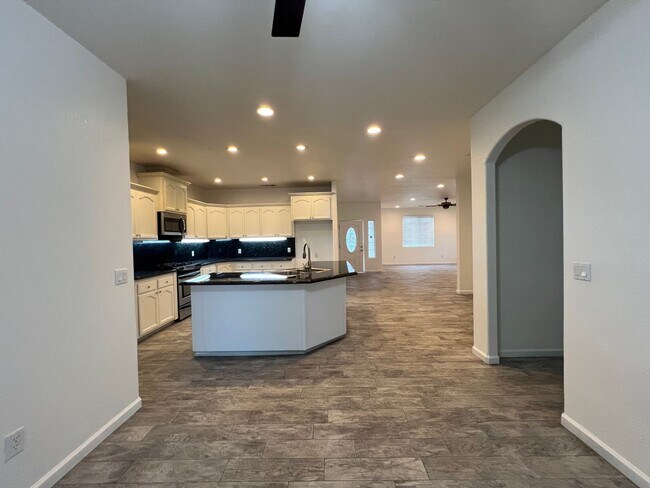 Building Photo - 2724 Tecopa Ave