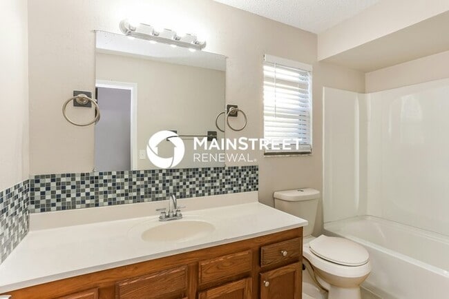 Building Photo - 3 Bedroom Pet-Friendly Home in MIDDLEBURG, FL with Main Street Renewal