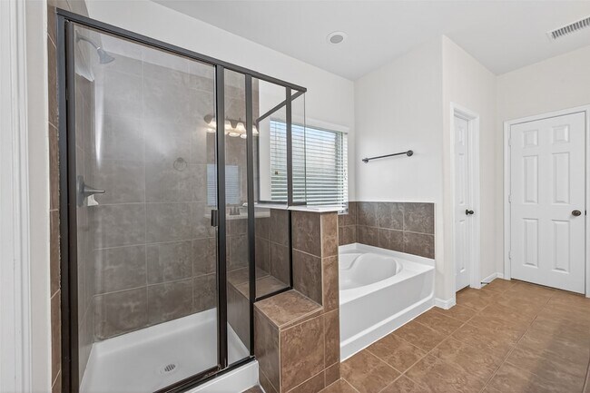 Building Photo - 13202 Versace Dr