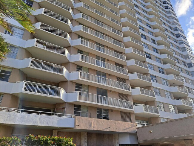 Building Photo - 1985 S Ocean Dr
