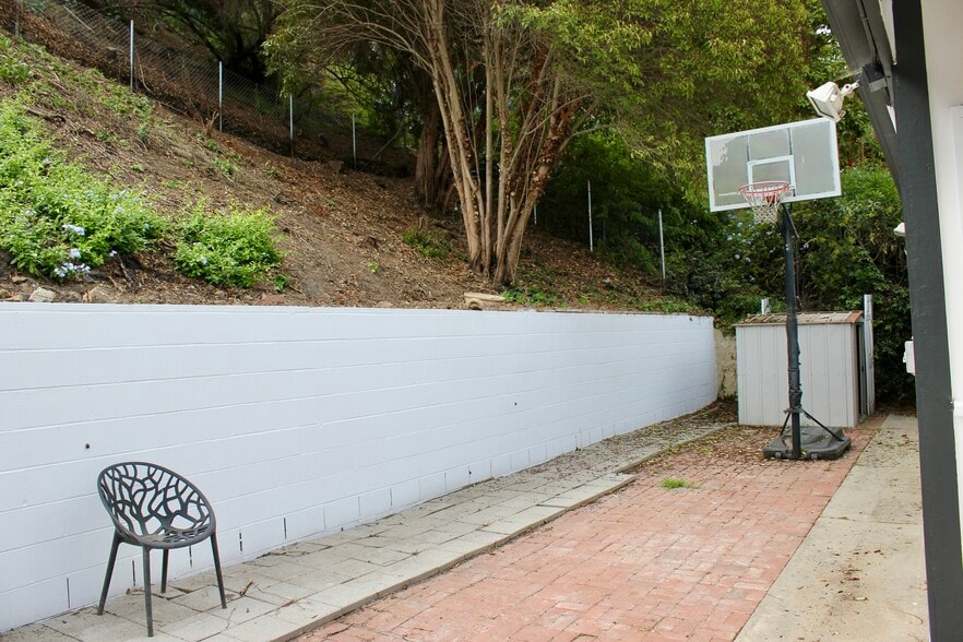 Building Photo - 1265 Bienveneda Ave