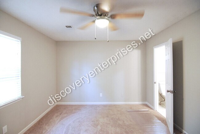 Building Photo - JUST REDUCED! 4 Bdrm / 2 Bath Home - 1st m...