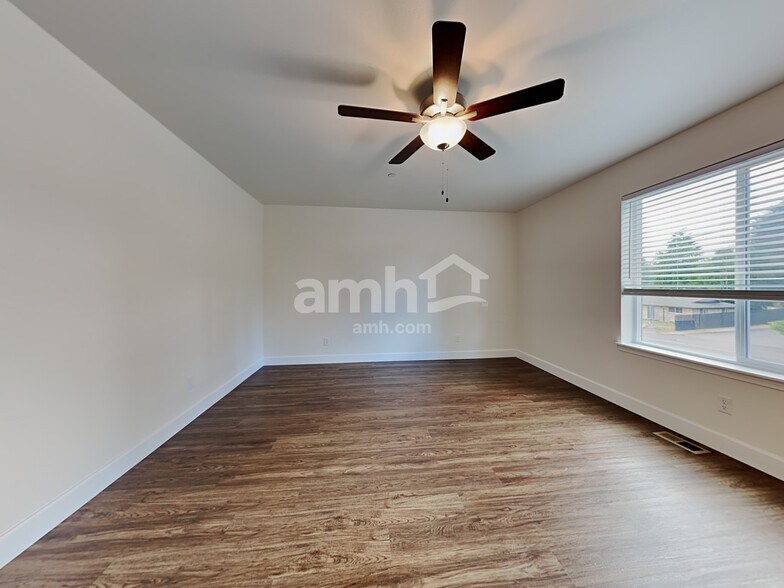 Building Photo - 10601 136th St Ct E