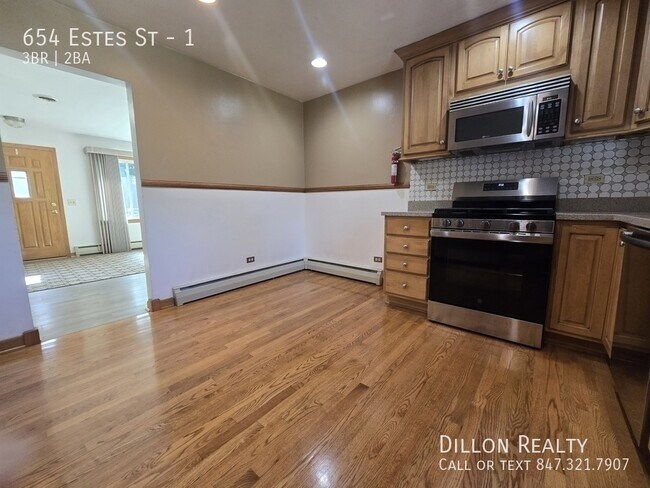 Building Photo - 654 Estes St