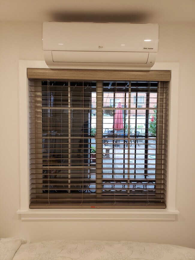 Building Photo - 15 E 117th St