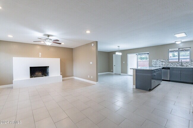Building Photo - 1320 E Orchid Ln