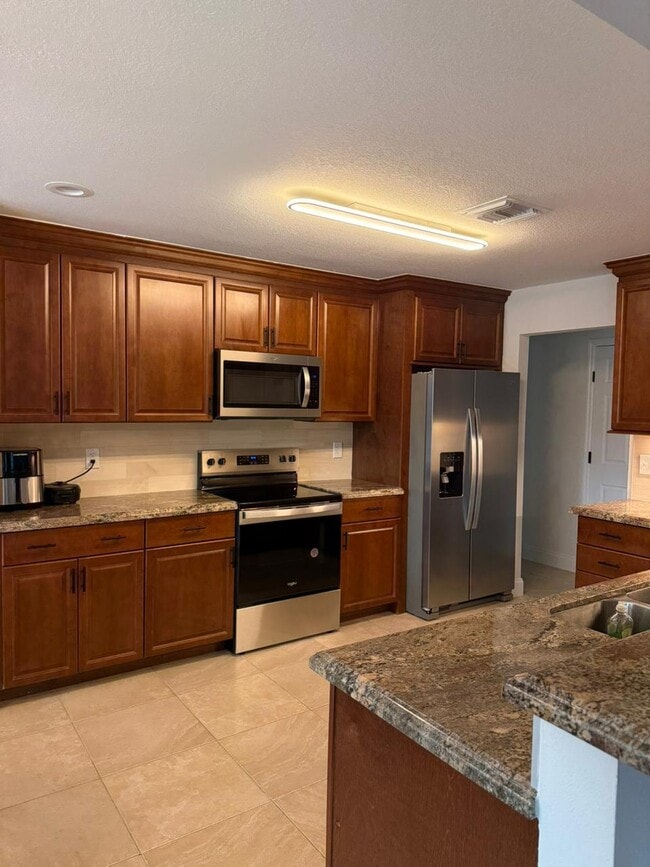 Building Photo - 2400 Seaford Dr