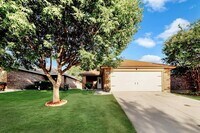 Building Photo - 8836 Valley River Dr