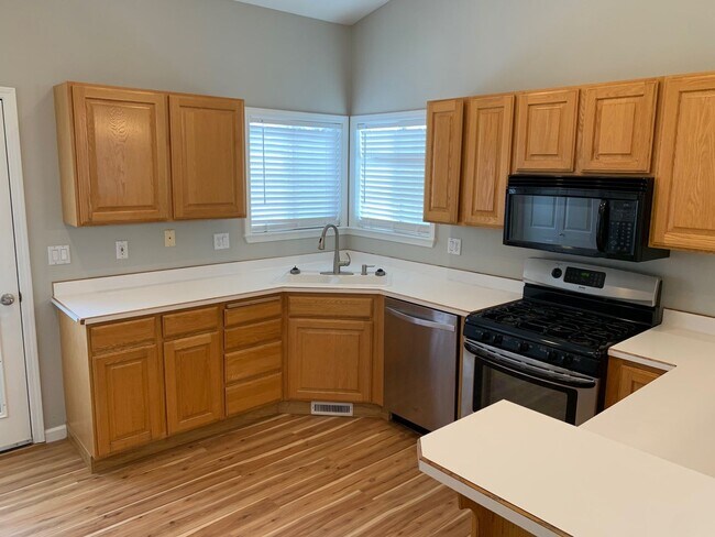 Building Photo - Beautiful  3-bedroom, 2-bath single-level home